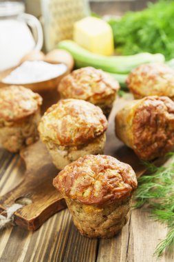 Kabak, peynir ve otlar ile kekler