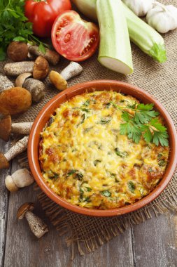 Mantar ile sebze güveç 