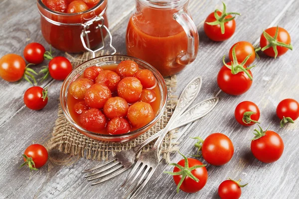 Canned tomatoes in tomato juice — Stock Photo, Image