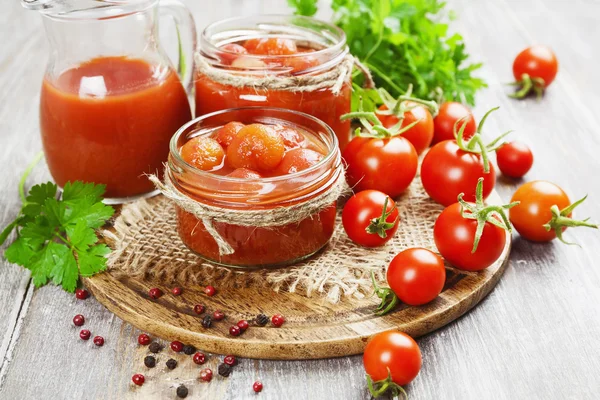 Canned tomatoes in tomato juice — Stock Photo, Image