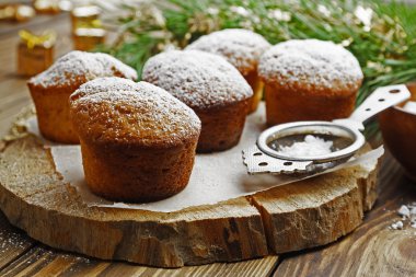 Pudra şekerli kekler.