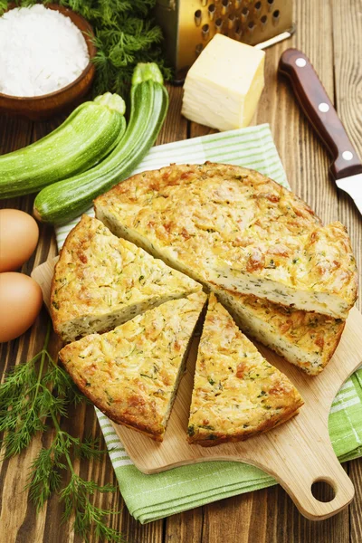 Tarta de calabacín con queso y hierbas —  Fotos de Stock