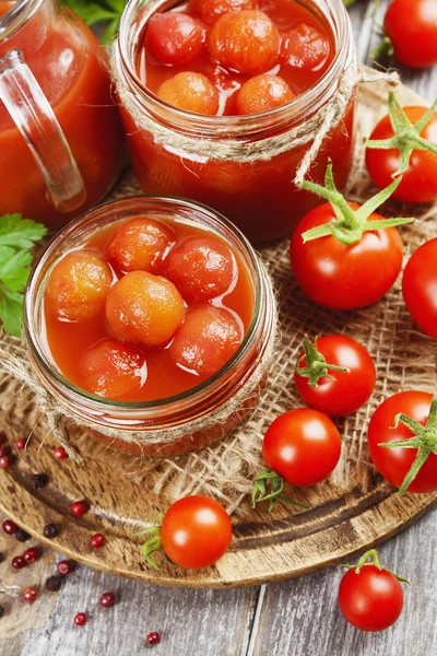 Canned tomatoes in tomato juice — Stock Photo, Image