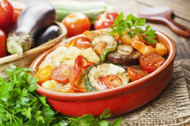 Kavrulmuş sebze ratatouille