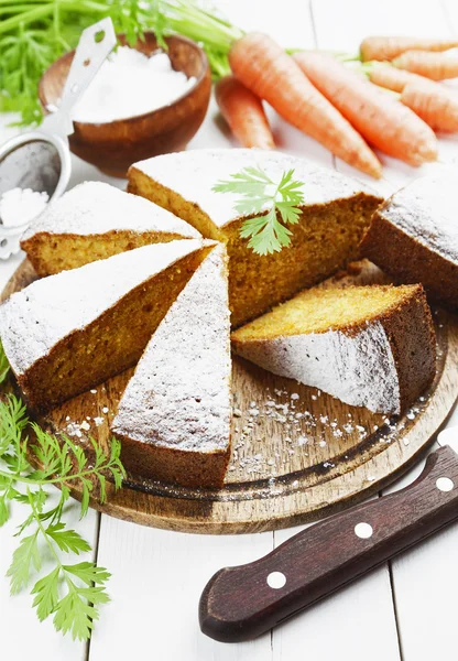 Carrot cake with powdered sugar — Stock Photo, Image