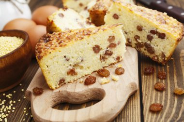 Darı ve kuru üzüm ile güveç