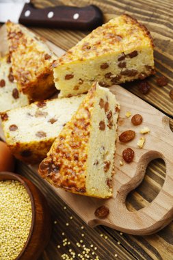 Darı ve kuru üzüm ile güveç