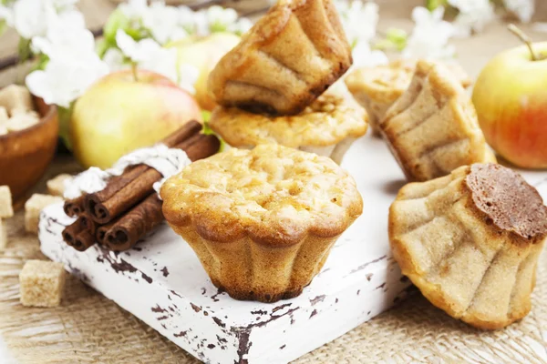 Muffin di mele con cannella — Foto Stock