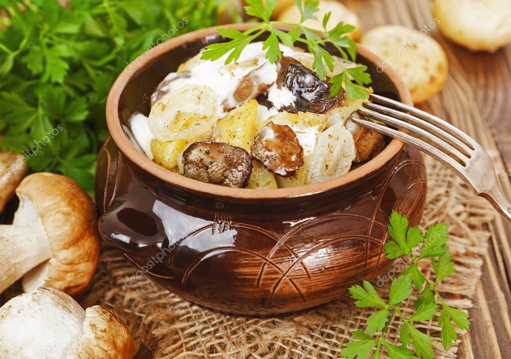 Картошка в горшочках. Рецепты в горшочках. Рецепты в глиняных горшочках в духовке. Картошка в горшочках в духовке. Блюда в горшочках в духовке рецепты.