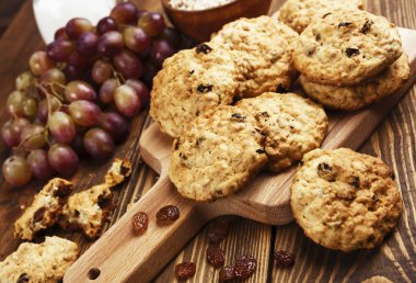 Kuru üzüm ile ev yapımı kurabiye 