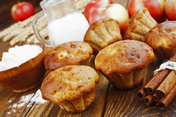Apple muffins met kaneel — Stockfoto