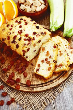 Kuru üzüm ile kabak pasta 