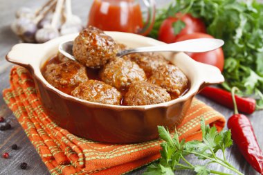 Seramik tencerede köfte