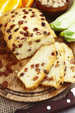 Kuru üzüm ile kabak pasta