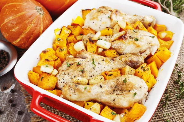 Chicken legs baked with pumpkin and garlic — Stock Photo, Image