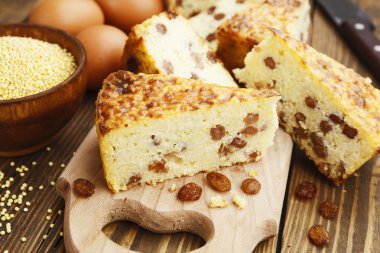 Darı ve kuru üzüm ile güveç 