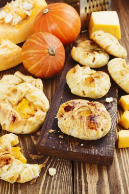 Kabak ve peynirli çörekler