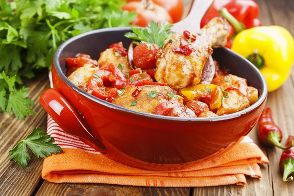 Chicken in a sauce of tomato and pepper — Stock Photo, Image