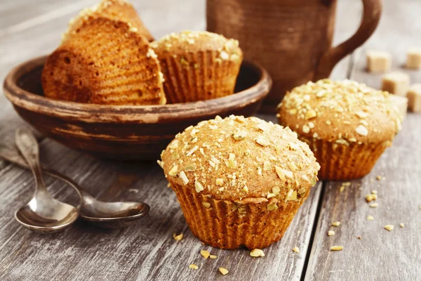 Muffins na mesa — Fotografia de Stock