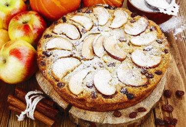 Kabak, Kuru üzüm ve elma pasta 