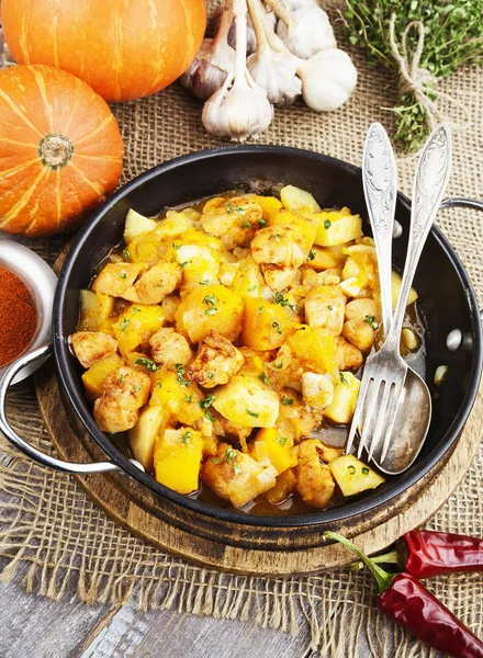 Pavo cocido con calabaza y patatas — Foto de Stock