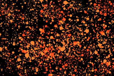 Siyah arka planda neon turuncu ve sarı boya lekeleri var. Web tasarımı, dijital yazdırma veya konsept tasarımı için soyut doku.