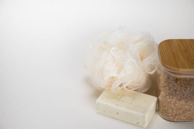 Evde insanlar olmadan aromatik banyo ve kaplıca tedavisi için aksesuarlar.