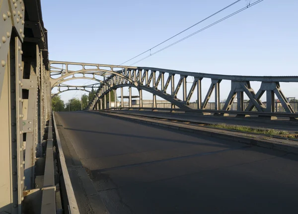 Brug in de ochtend licht - Bornholmer Bridge Berlijn — Stockfoto