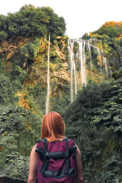 Posar Chica Turística Mirar Cascada Italia Cascata Delle Marmore Umbría —  Fotos de Stock