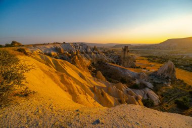 Kapadokya 'nın büyük turistik cazibesi - balon uçuşu. Eğlence, turizm bir tatil. Seyahat turu. Goreme, Kapadokya, Türkiye.
