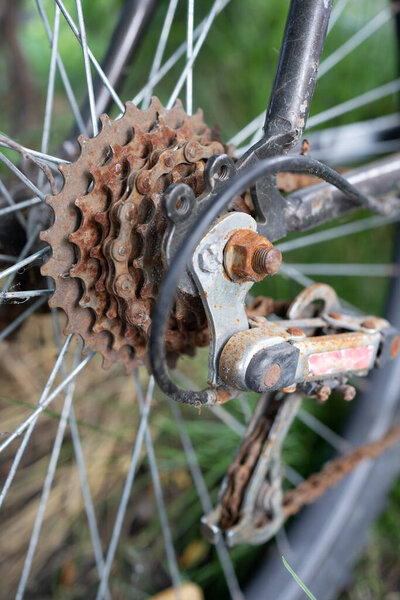 Rusty gears of a chain gear of the rear wheel of an old off-road bicycle. Emergency condition, mechanism replacement required