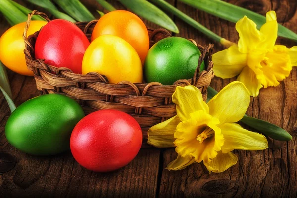Цветные пасхальные яйца эффект солнечного света — стоковое фото