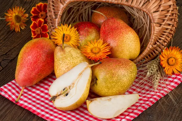 Armut sonbahar Şükran günü dekorasyon meyve — Stok fotoğraf