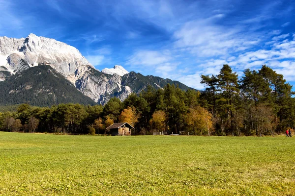 Podzimní krajina hory v Alpách. Rakousko, Tirol. — Stock fotografie