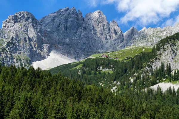 Veduta delle montagne Wilder Kaiser. Austria, Tirolo, Gruttenhuette . — Foto Stock