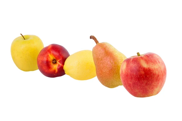 Frutta fresca isolata su bianco — Foto Stock