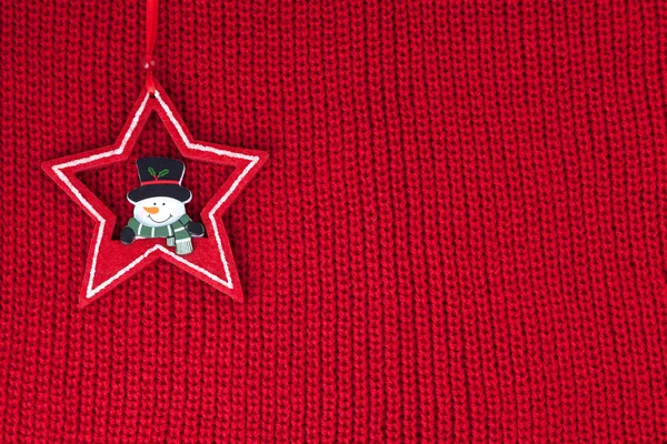 Weihnachtsdekoration über rotem Wollstoff Hintergrund — Stockfoto