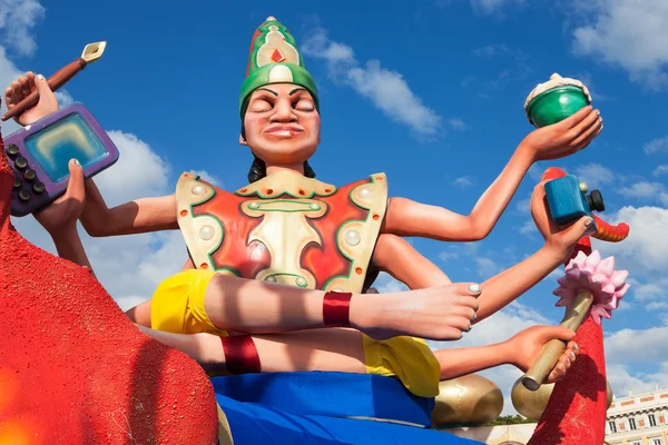 NICE, FRANCE - FEBRUARY 26: Carnival of Nice in French Riviera. This is the main winter event of the Riviera. The theme for 2013 was King of the five continents. Nice, France - Feb 26, 2013 — Stock Photo, Image