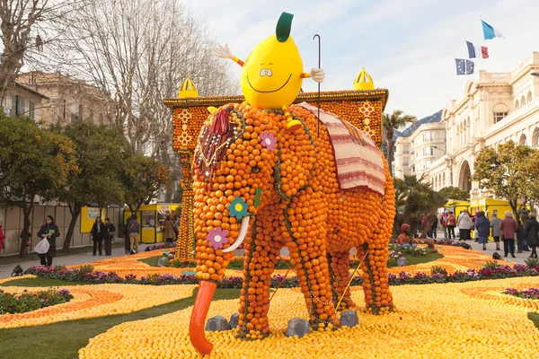 MENTON, FRANCE - FEBRUARY 27: Lemon Festival (Fete du Citron) on the French Riviera. — Stock Photo, Image