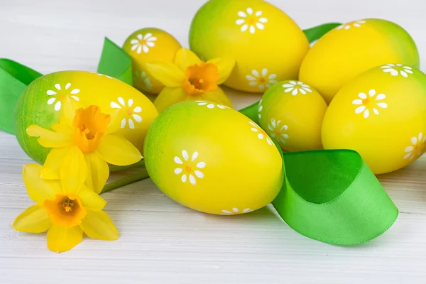 Decoração de Páscoa em amarelo cor verde — Fotografia de Stock