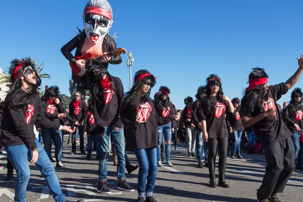 Niza, FRANCIA - 22 de febrero: Carnaval de Niza en la Riviera Francesa. El tema para 2015 fue Rey de la Música. Niza, Francia - 22 de febrero de 2015 — Foto de Stock