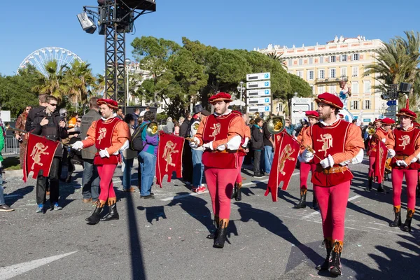 Niza, FRANCIA - 22 de febrero: Carnaval de Niza en la Riviera Francesa. El tema para 2015 fue Rey de la Música. Niza, Francia - 22 de febrero de 2015 — Foto de Stock