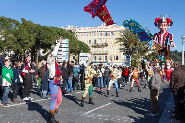 Niza, FRANCIA - 22 de febrero: Carnaval de Niza en la Riviera Francesa. El tema para 2015 fue Rey de la Música. Niza, Francia - 22 de febrero de 2015 —  Fotos de Stock