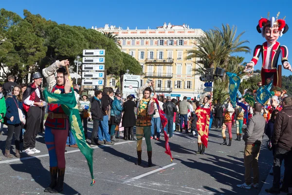 Niza, FRANCIA - 22 de febrero: Carnaval de Niza en la Riviera Francesa. El tema para 2015 fue Rey de la Música. Niza, Francia - 22 de febrero de 2015 — Foto de Stock