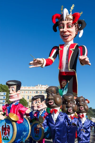 Niza, FRANCIA - 22 de febrero: Carnaval de Niza en la Riviera Francesa. El tema para 2015 fue Rey de la Música. Niza, Francia - 22 de febrero de 2015 —  Fotos de Stock