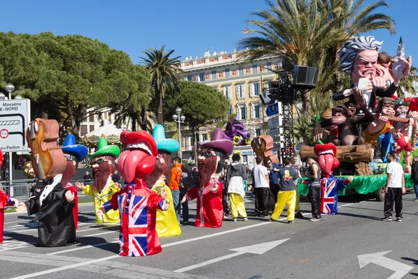 Niza, FRANCIA - 22 de febrero: Carnaval de Niza en la Riviera Francesa. El tema para 2015 fue Rey de la Música. Niza, Francia - 22 de febrero de 2015 —  Fotos de Stock