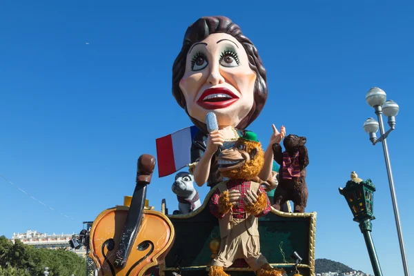 Niza, FRANCIA - 22 de febrero: Carnaval de Niza en la Riviera Francesa. El tema para 2015 fue Rey de la Música. Niza, Francia - 22 de febrero de 2015 —  Fotos de Stock