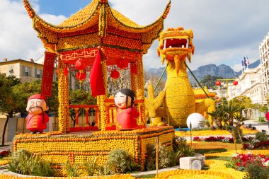 Menton, Fransa - 20 Şubat: Limon Festivali (Fete du ağaç kavunu) 2015 için Fransız Riviera.The Tema: Çin limon Tribulations. Menton, Fransa - 20 Şubat 2015