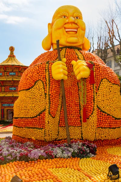 MENTON, FRANCE - 20 FÉVRIER : Fête du Citron sur la Rivière Française.Le thème 2015 : Tribulations d'un citron en Chine. Menton, France - 20 fév. 2015 — Photo