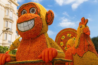 Menton, Fransa - 20 Şubat: 82th limon Festivali (Fete du ağaç kavunu) Fransız Rivierası'nda Menton. Menton, Fransa - 20 Şubat 2015